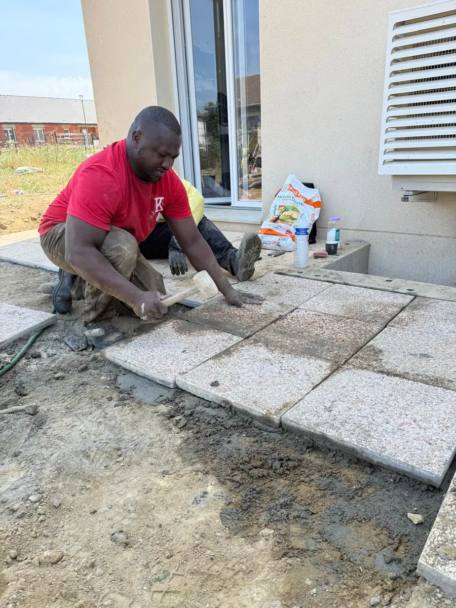 Pose de pavés extérieurs au maillet en Île-de-France